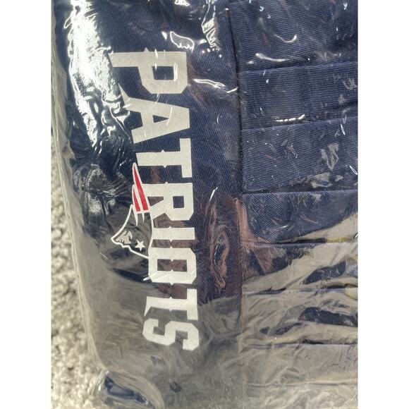 NFL New England Patriots Apron & Chef Hat 2pc Flask Shot Glasses Bundle New - Picture 3 of 8